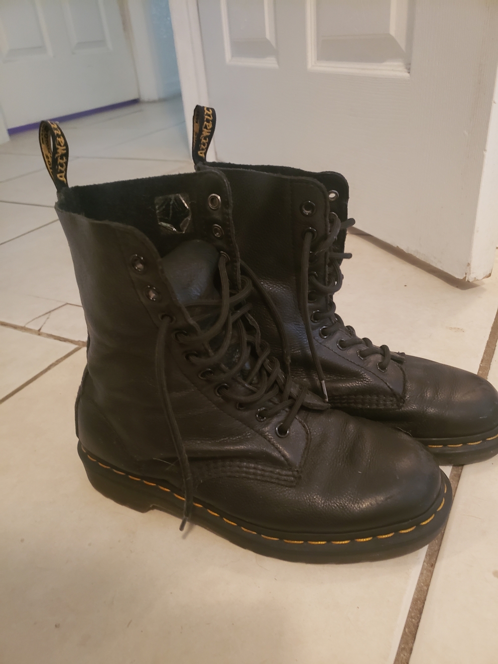 Dr. Martens Black Leather 8-Eye Combat Boots Unisex Classic AirWair